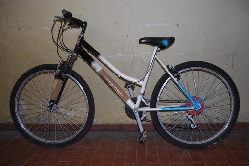 Sanremo: la polizia ritrova due biciclette di provenienza furtiva Sanremo: la polizia ritrova due biciclette di provenienza furtiva