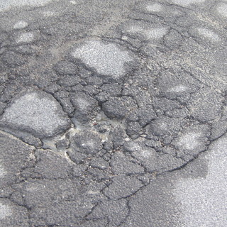 Sanremo: buchi nelle strade, lettrice chiede un intervento in frazione Verezzo Sanremo: buchi nelle strade, lettrice chiede un intervento in frazione Verezzo