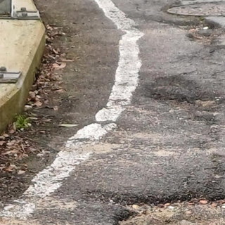 Sanremo, ancora buche in Strada Senatore Marsaglia: l'indignazione di Gianni Calvi Sanremo, ancora buche in Strada Senatore Marsaglia: l'indignazione di Gianni Calvi