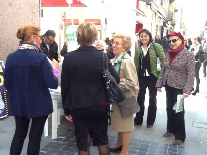 Anche a Sanremo La Lega prosegue nelle iniziative a contatto con la gente: "La miglior risposta a chi vuole usare la violenza contro le idee!" Anche a Sanremo La Lega prosegue nelle iniziative a contatto con la gente: "La miglior risposta a chi vuole usare la violenza contro le idee!"