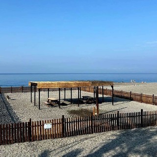 Bordighera pet friendly, pronta la spiaggia per cani: a Rattaconigli torna la 'bau beach'
