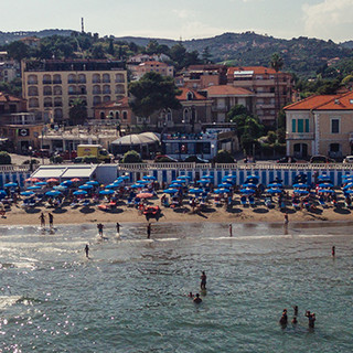 Diano Marina, da domani aprono i bagni Diana, stabilimento gestito da Gm