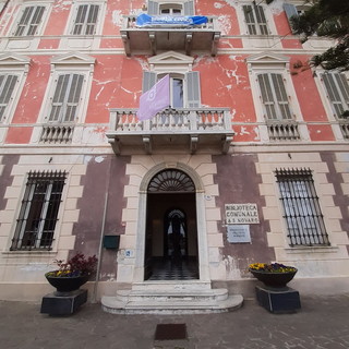 Diano Marina: la Bandiera Lilla a favore del turismo da parte di persone con disabilità sventola al Palazzo del Parco