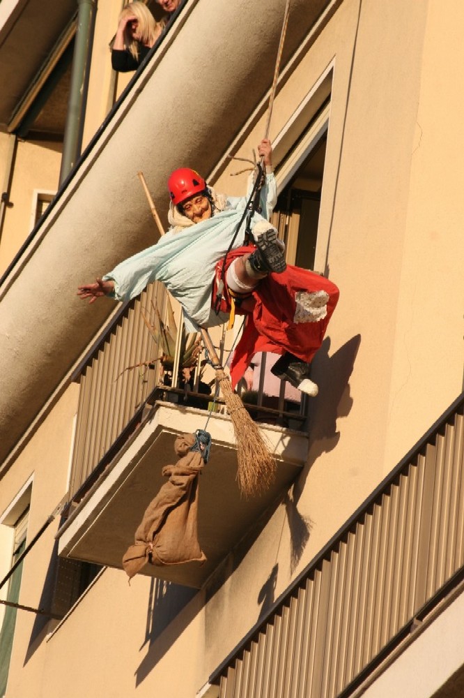 Vallecrosia: tutte le foto della Festa della Befana con i pompieri, i ringraziamenti degli organizzatori
