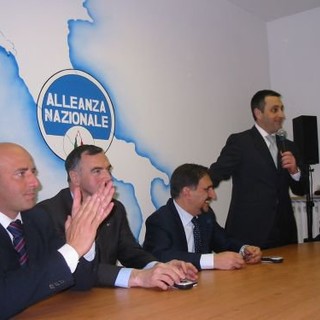 Gianni Berrino, in primo piano, ai tempi di An insieme a Ignazio La Russa Gianni Berrino, in primo piano, ai tempi di An insieme a Ignazio La Russa