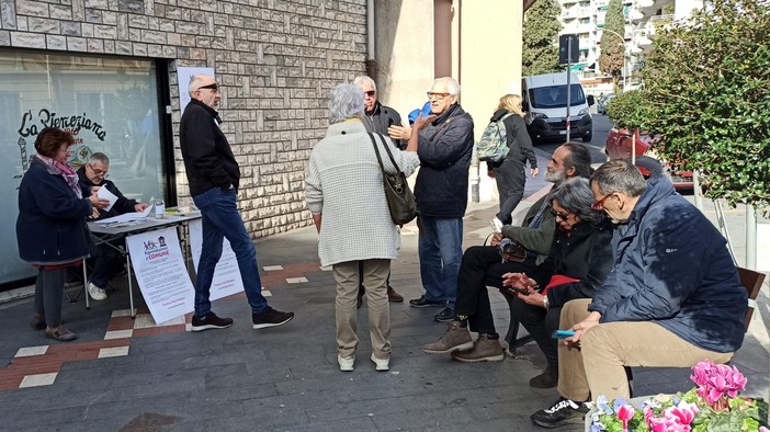 A Sanremo la raccolta firme per 'Riprendiamoci il Comune', "Puntiamo a 50mila adesioni in provincia di Imperia" A Sanremo la raccolta firme per 'Riprendiamoci il Comune', "Puntiamo a 50mila adesioni in provincia di Imperia"