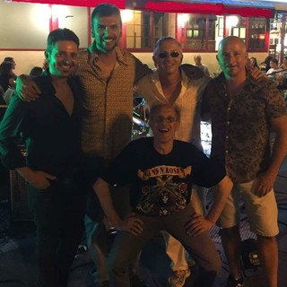 La "fiesta" continua al Bahama Star! Giovedì Aperizumba, venerdì performance della band Sintesi Live Rock  e sabato Bahamaoke