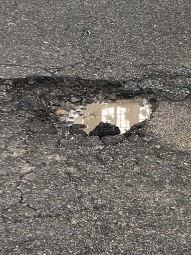 Sanremo: buche in strada Solaro, lettore chiede al Comune un intervento definitivo per la messa in sicurezza dell'area Sanremo: buche in strada Solaro, lettore chiede al Comune un intervento definitivo per la messa in sicurezza dell'area