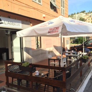 Imperia: un caffè offerto per tutto il giorno per festeggiare i due anni di attività, ecco l'iniziativa del bar 'L'Alibi' di piazza Calvi