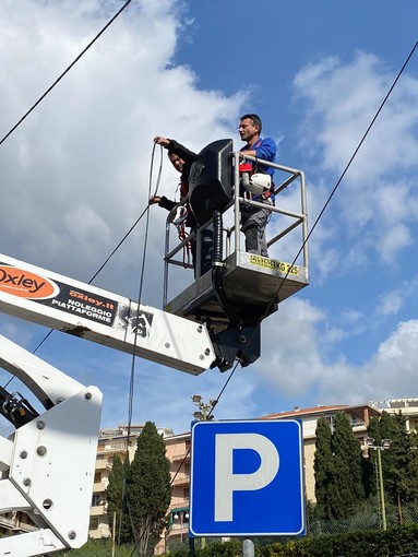 Sanremo, banda ultra larga: lavori in corso per portarla alle scuole Asquasciati-Nobel di via Panizzi Sanremo, banda ultra larga: lavori in corso per portarla alle scuole Asquasciati-Nobel di via Panizzi