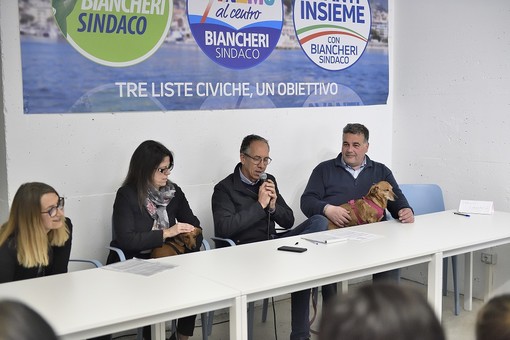 Sanremo: il gruppo 'I bassotti di Sanremo e dintorni' ha incontrato il Sindaco Alberto Biancheri (foto)