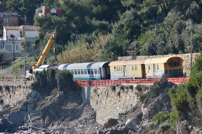 Riapre in anticipo questa notte alle 3 il tratto ferroviario tra Andora e Diano Marina, rimasto chiuso per la frana del 17 gennaio