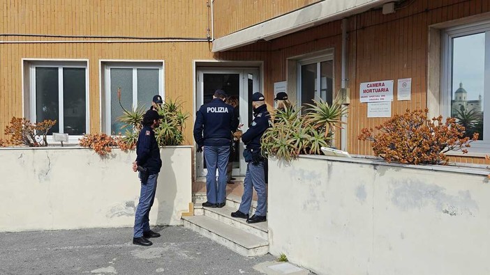 Bimba morta a Bordighera, dall’autopsia emergono contusioni ma nessuna causa certa. Il legale del padre: “Caso complesso, servono gli esami istologici”