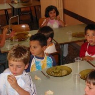 Ventimiglia: rincaro buoni mensa 2012, aumenta il numero dei ragazzi che torna a mangiare a casa (30%)