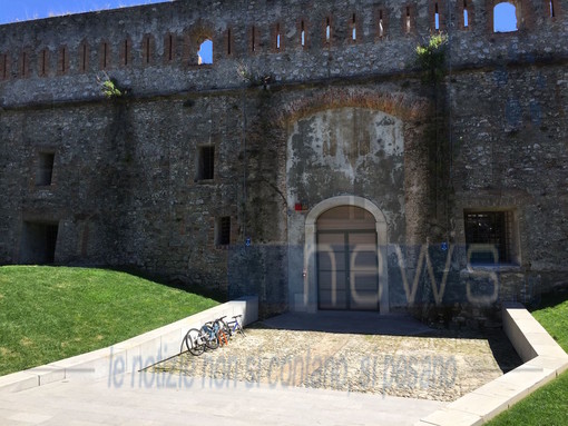 Sanremo: degrado a Santa Tecla, ingresso del forte utilizzato come 'discarica abusiva' di biciclette Sanremo: degrado a Santa Tecla, ingresso del forte utilizzato come 'discarica abusiva' di biciclette