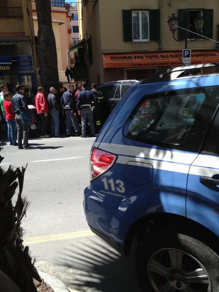 Bimbo di 2 anni rimane chiuso in macchina a Ventimiglia, salvato dal padre