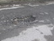 Sanremo: rattoppo del manto stradale mal riuscito, da rifare l'asfalto in via Borea