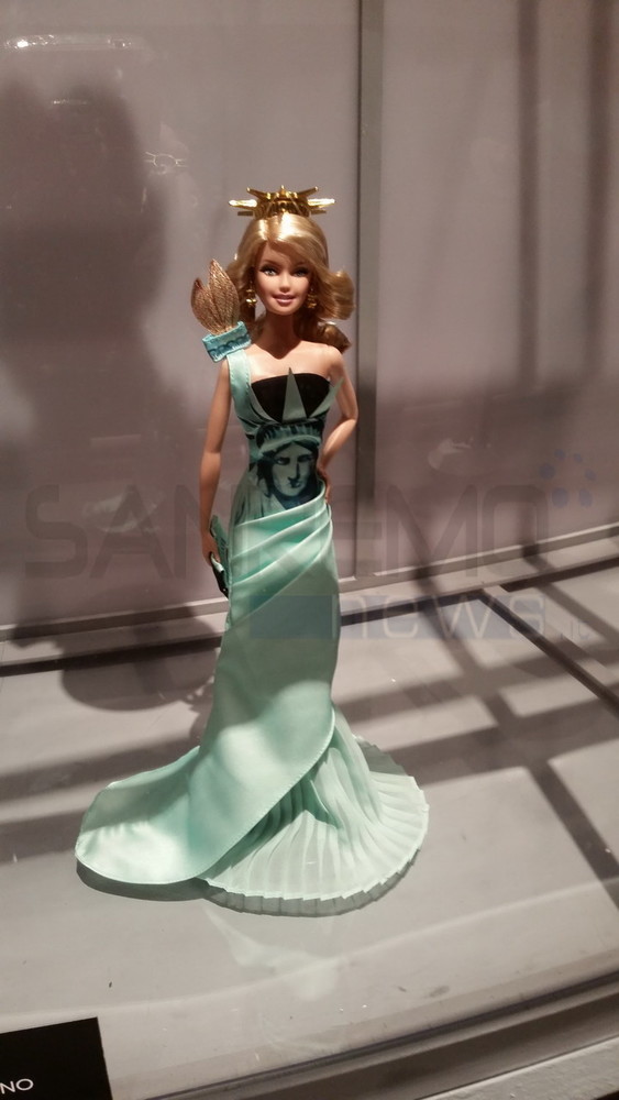 Barbie, icona di stile da più cinquant'anni, sfila a Roma al Complesso del Vittoriano (foto) Barbie, icona di stile da più cinquant'anni, sfila a Roma al Complesso del Vittoriano (foto)