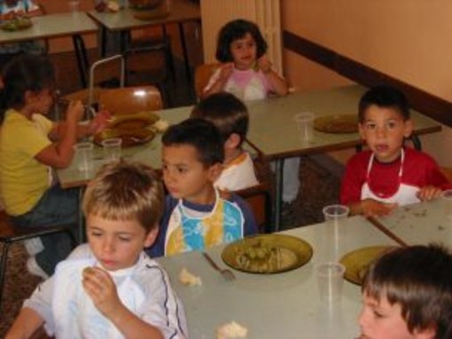 Ventimiglia: rincaro buoni mensa 2012, aumenta il numero dei ragazzi che torna a mangiare a casa (30%) Ventimiglia: rincaro buoni mensa 2012, aumenta il numero dei ragazzi che torna a mangiare a casa (30%)