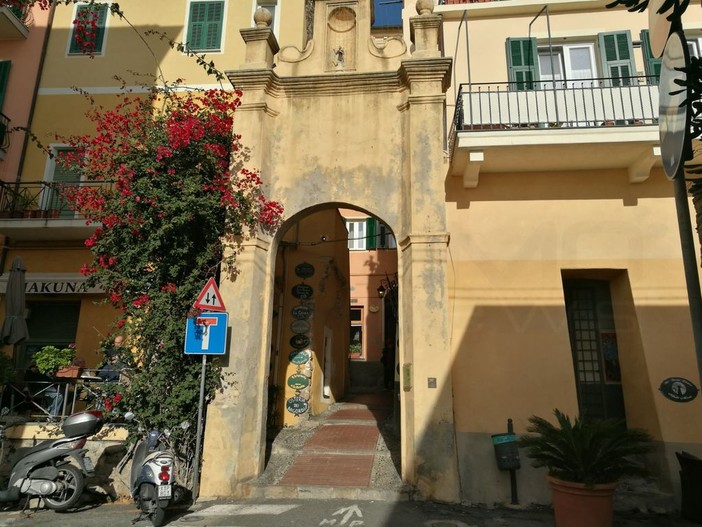 Patrimonio storico, visita guidata alla scoperta delle antiche mura di Bordighera Alta (Foto) Patrimonio storico, visita guidata alla scoperta delle antiche mura di Bordighera Alta (Foto)