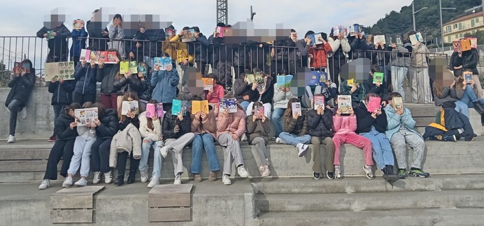 Vallecrosia promuove la lettura, 'baratto lib(e)ro' dei libri all'istituto comprensivo Andrea Doria (Foto) Vallecrosia promuove la lettura, 'baratto lib(e)ro' dei libri all'istituto comprensivo Andrea Doria (Foto)