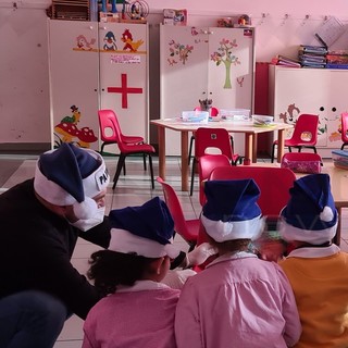 Ad Arma di Taggia la Befana in videochiamata per i bambini della scuola dell'infanzia di via Colombo