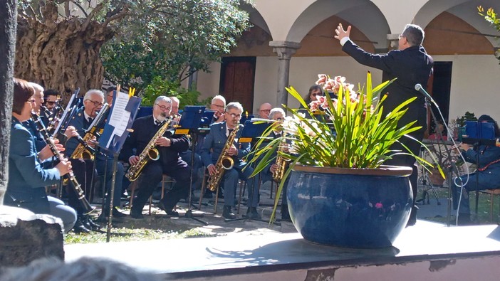 Trentennale della scomparsa di Modugno, domani l'omaggio a Molini di Triora della Banda "Anfossi" Trentennale della scomparsa di Modugno, domani l'omaggio a Molini di Triora della Banda "Anfossi"