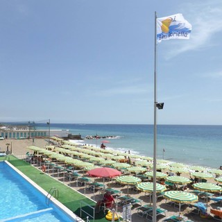 Serata a tema "Happy Days", apericena in musica e "cena in giallo": ai Bagni Gabriella di Sanremo un'altra settimana di buon gusto e divertimento