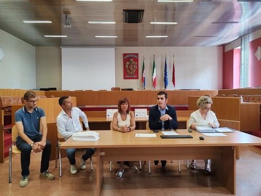 A Ventimiglia la consegna delle targhe alle botteghe, Confcommercio: "Un plauso agli esercenti" A Ventimiglia la consegna delle targhe alle botteghe, Confcommercio: "Un plauso agli esercenti"