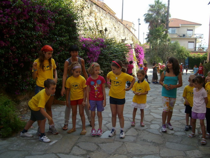 Imperia: proseguono le visite guidate al Parasio per i bambini dei Corsi del Tempo Libero Estivo 2013