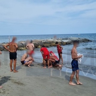 Badalucchese eroe salva anziano che stava annegando, "Ho sentito le grida e mi sono tuffato in acqua"