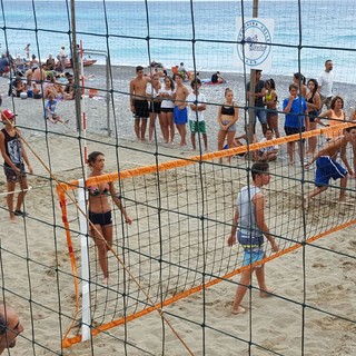 Bordighera: hanno vinto ‘I Maluvi’ il torneo di beach volley 4x4 del 23 luglio al campo comunale (Foto)