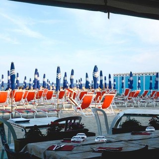 La settimana di Ferragosto porta ai Bagni Nettuno di Sanremo gli Ambaradan e uno spettacolo di magia. Ecco gli appuntamenti e il menù del 14 Agosto La settimana di Ferragosto porta ai Bagni Nettuno di Sanremo gli Ambaradan e uno spettacolo di magia. Ecco gli appuntamenti e il menù del 14 Agosto