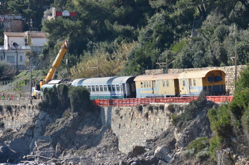 Riapre in anticipo questa notte alle 3 il tratto ferroviario tra Andora e Diano Marina, rimasto chiuso per la frana del 17 gennaio