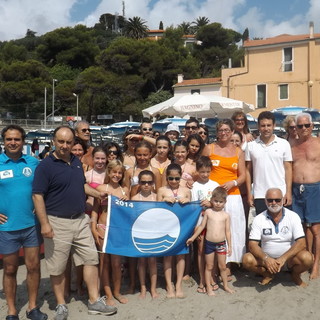 Anche quest’anno nelle spiagge libere attrezzate di San Lorenzo al Mare sventola la Bandiera Blu