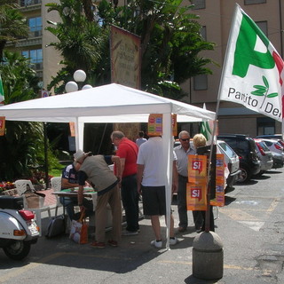 Bordighera: raccolta firme a sostegno del Referendum Costituzionale, in ringraziamenti del PD alla cittadinanza Bordighera: raccolta firme a sostegno del Referendum Costituzionale, in ringraziamenti del PD alla cittadinanza