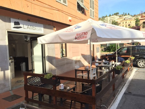 Imperia: un caffè offerto per tutto il giorno per festeggiare i due anni di attività, ecco l'iniziativa del bar 'L'Alibi' di piazza Calvi