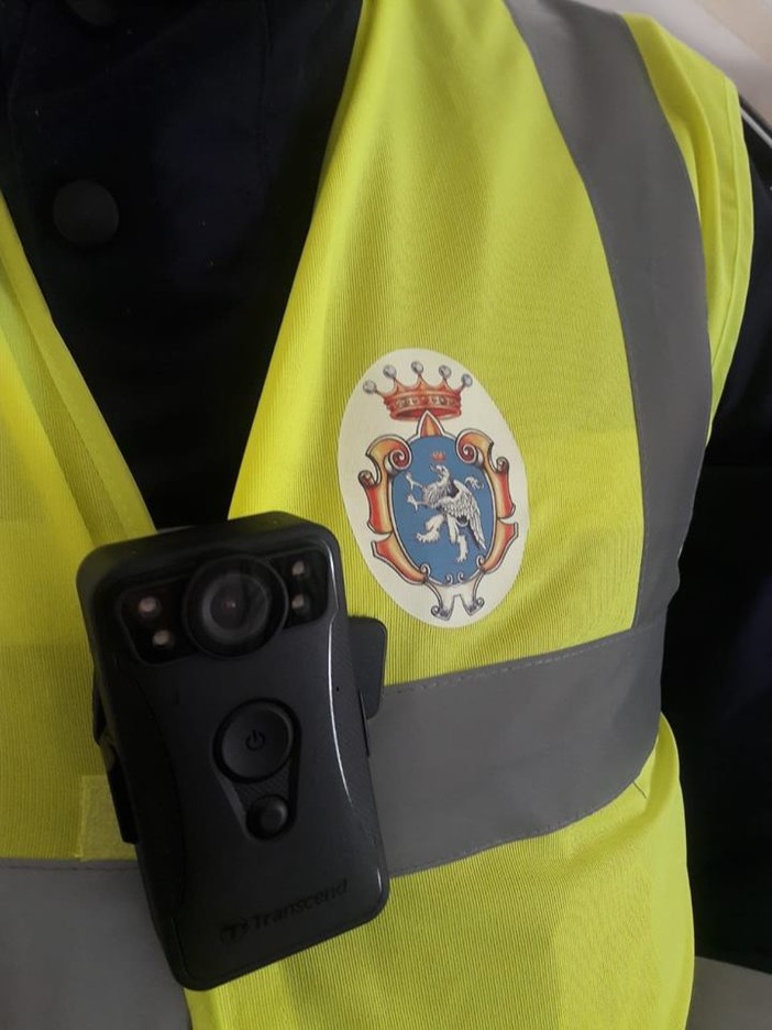 Diano Marina: due nuove tecnologie innovative per la Polizia Locale, arrivano body cam e fototrappole Diano Marina: due nuove tecnologie innovative per la Polizia Locale, arrivano body cam e fototrappole