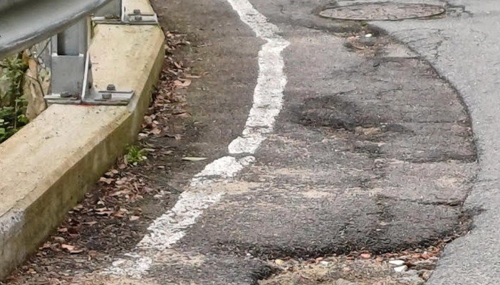Sanremo, ancora buche in Strada Senatore Marsaglia: l'indignazione di Gianni Calvi Sanremo, ancora buche in Strada Senatore Marsaglia: l'indignazione di Gianni Calvi