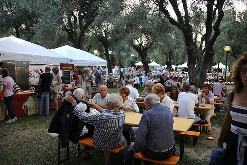Bordighera: ottima partenza per “BEERinBO” Festival di Birra &amp; Cucina”, le foto della prima serata