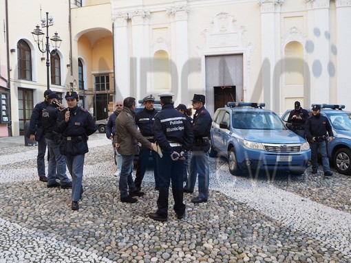 Sanremo: depositi di merce contraffatta, blitz nella Pigna. Il bilancio delle ultime 48ore di controlli (Video)