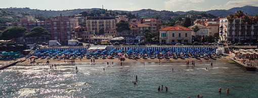 Diano Marina, da domani aprono i bagni Diana, stabilimento gestito da Gm Diano Marina, da domani aprono i bagni Diana, stabilimento gestito da Gm