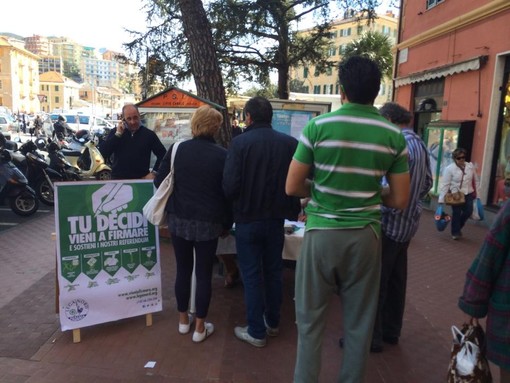 In migliaia a firmare ai gazebo della Lega Nord - Liguria per cinque referendum