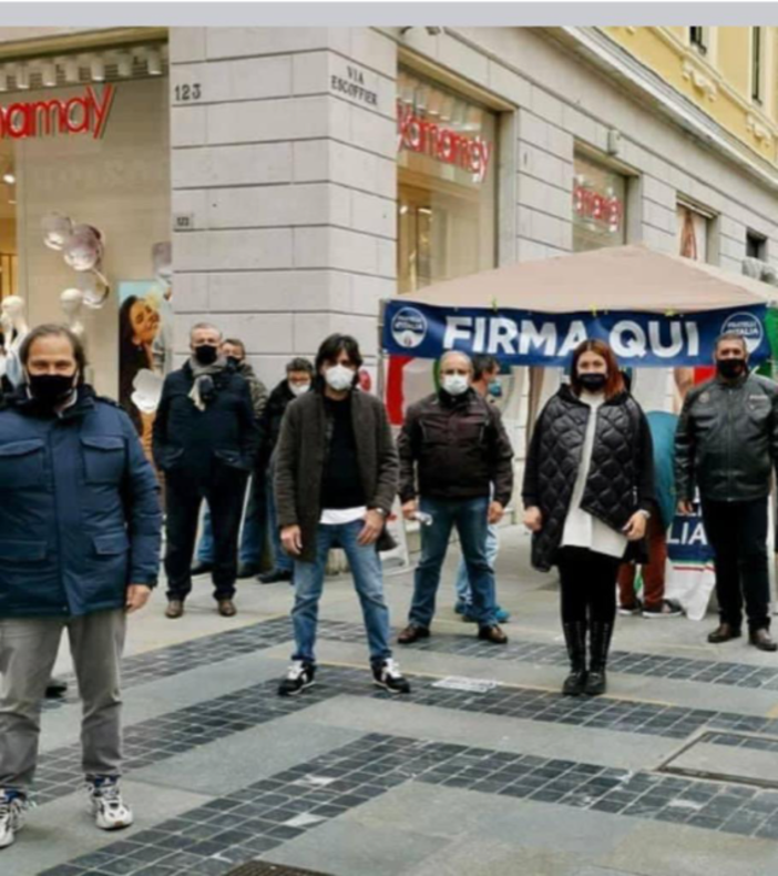 Sanremo: con oltre 50 nuovi tesseramenti, successo per il banchetto organizzato da 'Fratelli d'Italia' Sanremo: con oltre 50 nuovi tesseramenti, successo per il banchetto organizzato da 'Fratelli d'Italia'