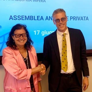 Passaggio di consegne tra barbara Amerio e Luciano Tesorini Passaggio di consegne tra barbara Amerio e Luciano Tesorini