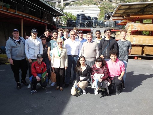 Sanremo: un'altra classe dell'Istituto Colombo in visita presso la ditta Benza