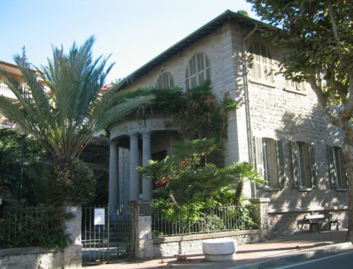 Bordighera, alla Biblioteca Civica Internazionale il romanzo di Daniela Bruno “Gocce di memoria” Bordighera, alla Biblioteca Civica Internazionale il romanzo di Daniela Bruno “Gocce di memoria”