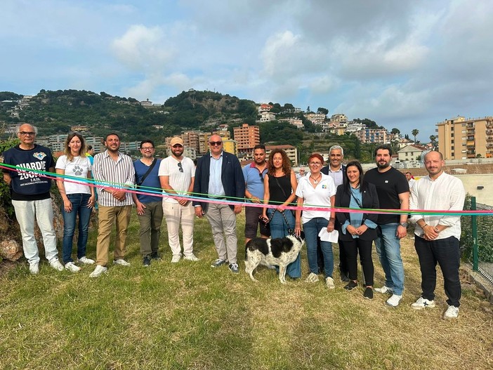 Area cani attrezzata, Vallecrosia al Mare inaugura 'Bau Garden' (Foto) Area cani attrezzata, Vallecrosia al Mare inaugura 'Bau Garden' (Foto)