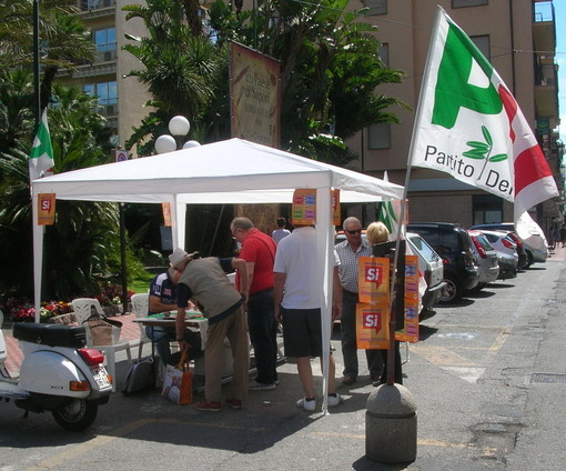 Bordighera: raccolta firme a sostegno del Referendum Costituzionale, in ringraziamenti del PD alla cittadinanza Bordighera: raccolta firme a sostegno del Referendum Costituzionale, in ringraziamenti del PD alla cittadinanza