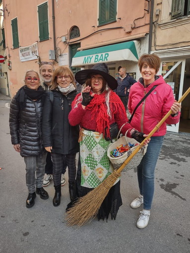 Sanremo: ieri pomeriggio la Befana della Croce Rossa Italiana è arrivata a Coldirodi (foto)